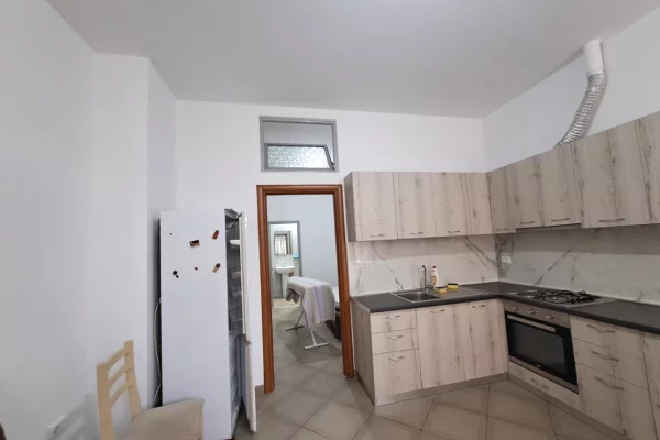 Shtepi ne shitje Apartament ne Tirane, 1+1, Mobilimi E mobiluar, Pagesa 67,000  Euro.