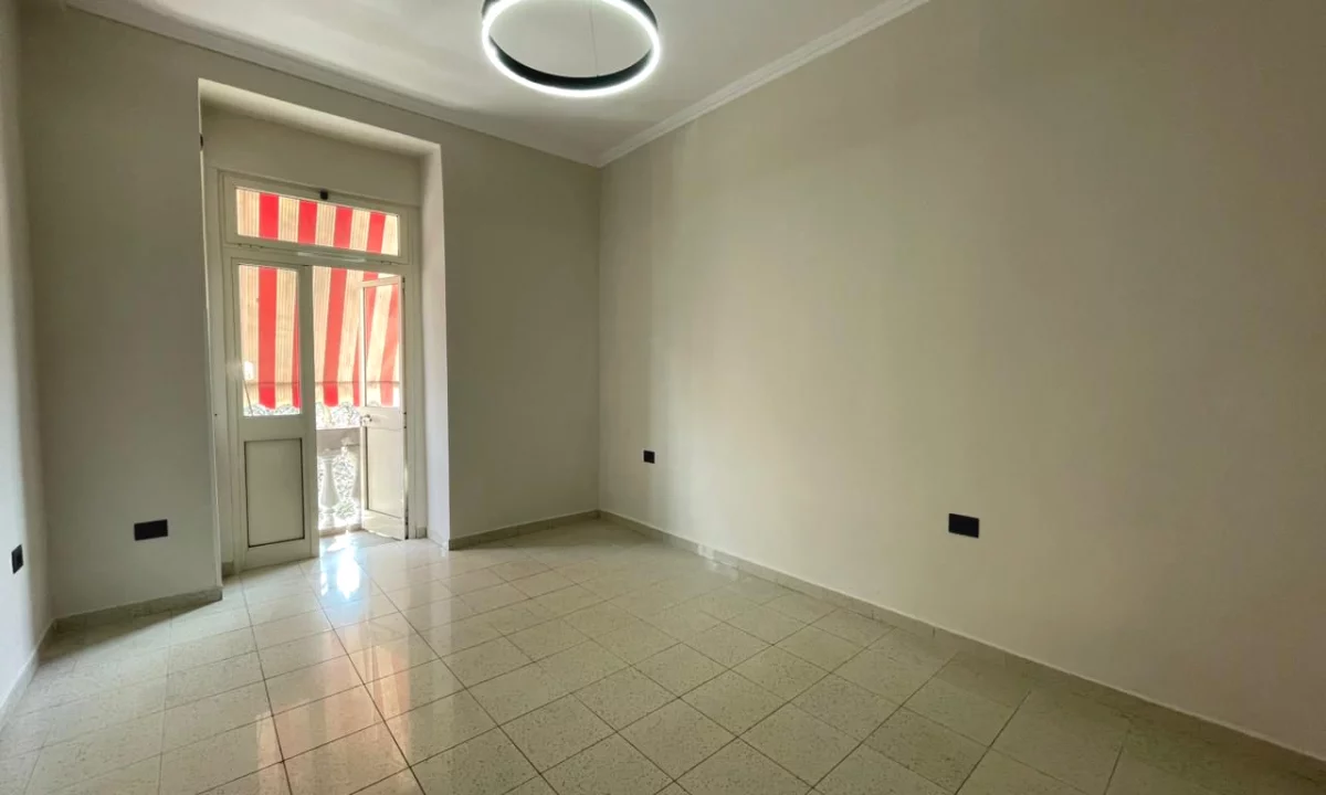 Shtepi me qera Apartament ne Tirane, 2+1, Mobilimi Bosh, pa mobiluar, Pagesa 600  Euro.