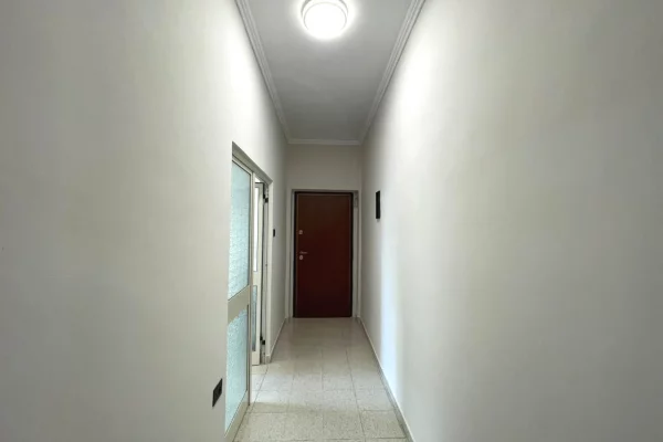 Shtepi me qera Apartament ne Tirane, 2+1, Mobilimi Bosh, pa mobiluar, Pagesa 600  Euro.