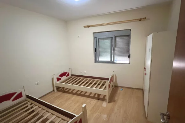 Shtepi ne shitje Apartament ne Tirane, 2+1, Mobilimi E mobiluar, Pagesa 135,000  Euro.