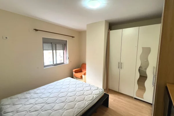 Shtepi ne shitje Apartament ne Tirane, 2+1, Mobilimi E mobiluar, Pagesa 135,000  Euro.