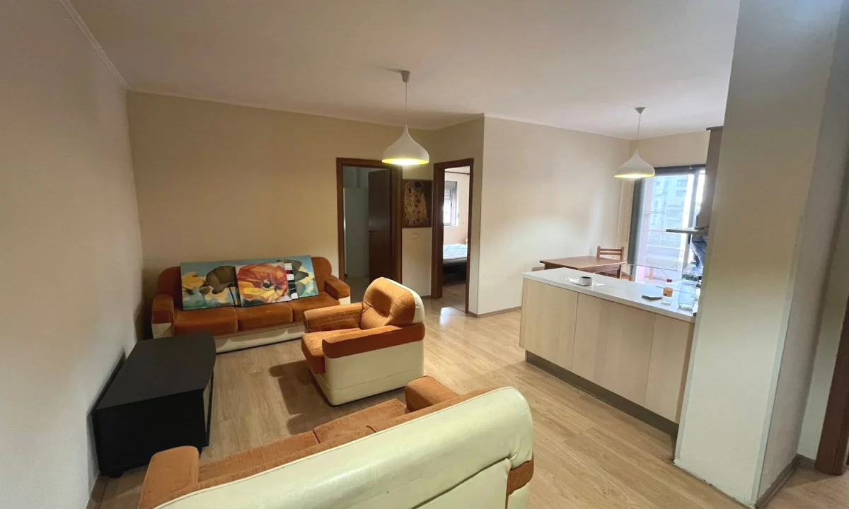 Shtepi ne shitje Apartament ne Tirane, 2+1, Mobilimi E mobiluar, Pagesa 135,000  Euro.
