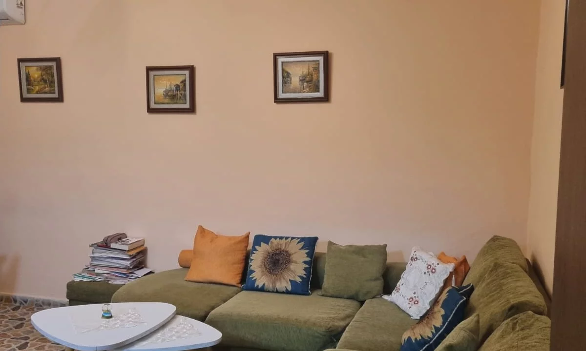 Shtepi me qera Apartament ne Tirane, 1+1, Mobilimi E mobiluar, Pagesa 35,000  Leke.