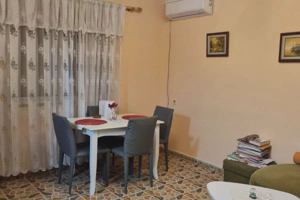 Shtepi me qera Apartament ne Tirane, 1+1, Mobilimi E mobiluar, Pagesa 35,000  Leke.