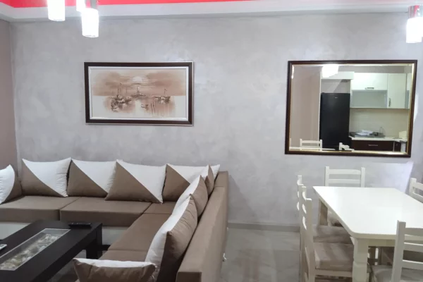 Shtepi me qera Apartament ne Tirane, 2+1, Mobilimi E mobiluar, Pagesa 520  Euro.