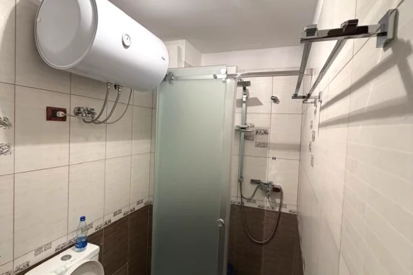 Shtepi me qera Apartament ne Tirane, 1+1, Mobilimi E mobiluar, Pagesa 40,000  Leke.