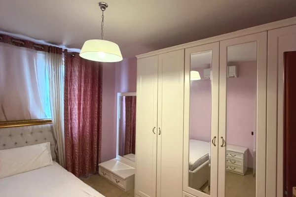 Shtepi me qera Apartament ne Tirane, 1+1, Mobilimi E mobiluar, Pagesa 40,000  Leke.