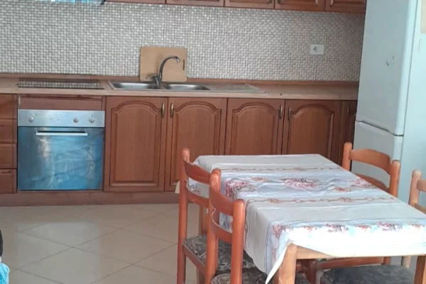 Shtepi me qera Apartament ne Tirane, 2+1, Mobilimi E mobiluar, Pagesa 43,000  Leke.