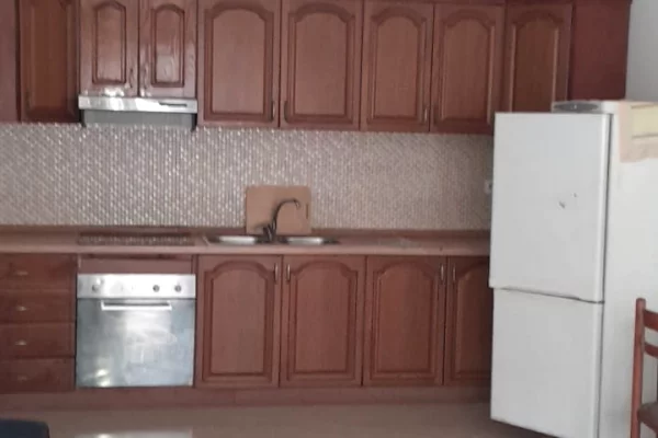 Shtepi me qera Apartament ne Tirane, 2+1, Mobilimi E mobiluar, Pagesa 43,000  Leke.