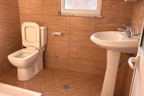 Shtepi me qera Apartament ne Tirane, 1+1, Mobilimi E mobiluar, Pagesa 40,000  Leke.