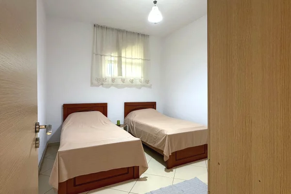 Shtepi me qera Apartament ne Tirane, 1+1, Mobilimi E mobiluar, Pagesa 40,000  Leke.