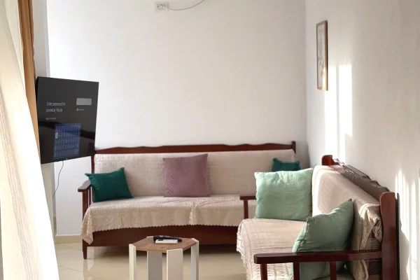 Shtepi me qera Apartament ne Tirane, 1+1, Mobilimi E mobiluar, Pagesa 40,000  Leke.