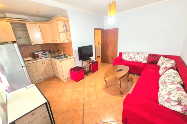 Shtepi me qera 1+1 ne Tirane - 40,000 Leke