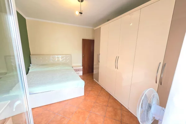 Shtepi me qera Apartament ne Tirane, 1+1, Mobilimi E mobiluar, Pagesa 40,000  Leke.