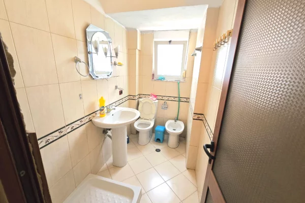 Shtepi me qera Apartament ne Tirane, 1+1, Mobilimi E mobiluar, Pagesa 40,000  Leke.