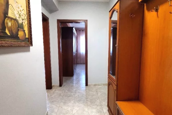Shtepi me qera Apartament ne Tirane, 1+1, Mobilimi Pjeserisht e mobiluar, Pagesa 45,000  Leke.