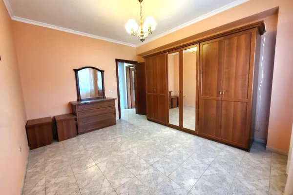 Shtepi me qera Apartament ne Tirane, 1+1, Mobilimi Pjeserisht e mobiluar, Pagesa 45,000  Leke.