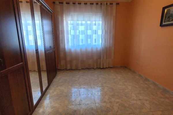 Shtepi me qera Apartament ne Tirane, 1+1, Mobilimi Pjeserisht e mobiluar, Pagesa 45,000  Leke.