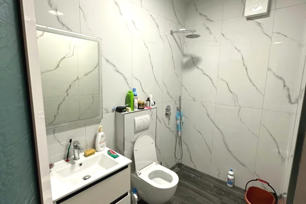 Shtepi me qera Apartament ne Tirane, 1+1, Mobilimi Pjeserisht e mobiluar, Pagesa 45,000  Leke.