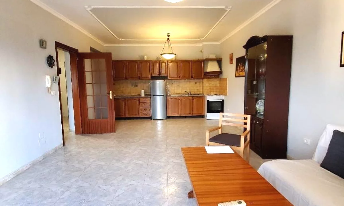 Shtepi me qera Apartament ne Tirane, 1+1, Mobilimi Pjeserisht e mobiluar, Pagesa 45,000  Leke.