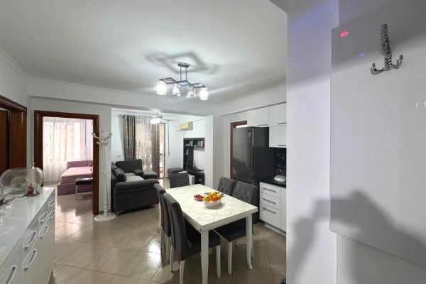Shtepi ne shitje Apartament ne Tirane, 3+1, Mobilimi E mobiluar, Pagesa 185,000  Euro.