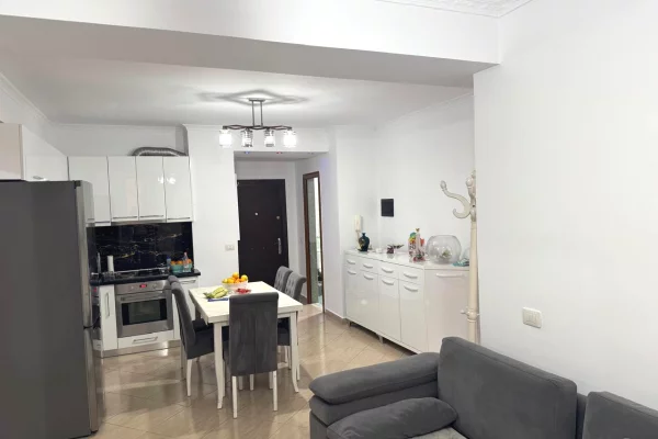 Shtepi ne shitje Apartament ne Tirane, 3+1, Mobilimi E mobiluar, Pagesa 185,000  Euro.