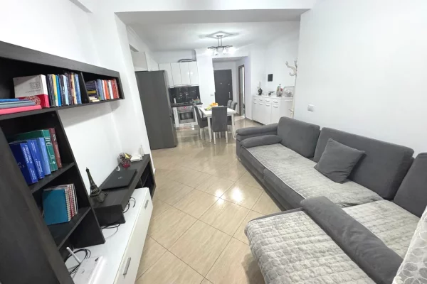 SHITET APARTAMENT 3+1+2 – ASTIR, PRANË RRETHRROTULLIMIT