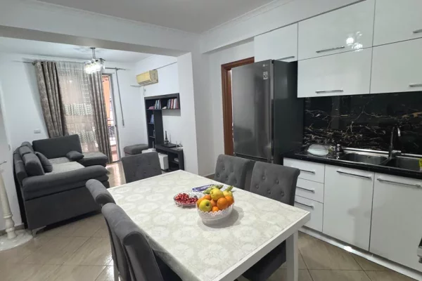 Shtepi ne shitje Apartament ne Tirane, 3+1, Mobilimi E mobiluar, Pagesa 185,000  Euro.