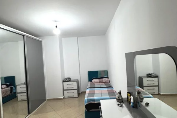 Shtepi ne shitje Apartament ne Tirane, 3+1, Mobilimi E mobiluar, Pagesa 185,000  Euro.