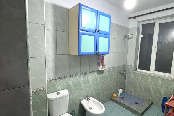 Shtepi ne shitje Apartament ne Tirane, 3+1, Mobilimi E mobiluar, Pagesa 185,000  Euro.