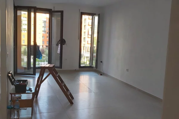 JEPET ME QERA AMBIENT BIZNESI 1+1 – RR. KONGRESI I MANASTIRIT (KOMPLEKSI ZIRKON) 🏢