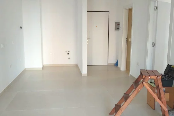 Ambient biznesi me qera 2+1 ne Tirane - 55,000 Leke