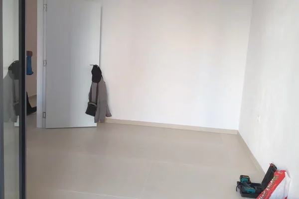 Ambient biznesi me qera 2+1 ne Tirane - 55,000 Leke