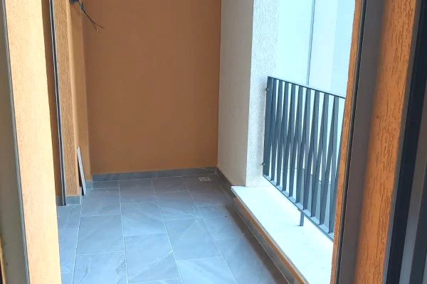 Ambient biznesi me qera 2+1 ne Tirane - 55,000 Leke