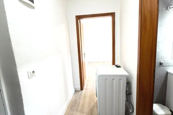 Shtepi me qera Apartament ne Tirane, Garsoniere, Mobilimi Bosh, pa mobiluar, Pagesa 35,000  Leke.