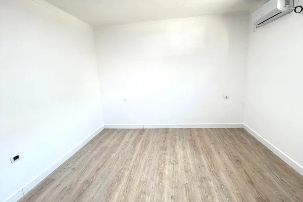 Shtepi me qera Apartament ne Tirane, Garsoniere, Mobilimi Bosh, pa mobiluar, Pagesa 35,000  Leke.
