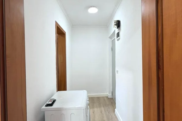 Shtepi me qera Apartament ne Tirane, Garsoniere, Mobilimi Bosh, pa mobiluar, Pagesa 35,000  Leke.