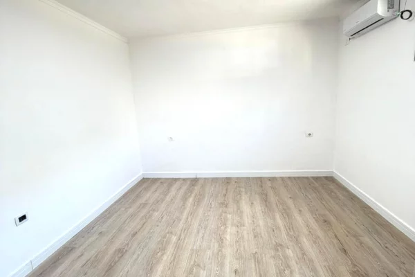 Shtepi me qera Apartament ne Tirane, Garsoniere, Mobilimi Bosh, pa mobiluar, Pagesa 35,000  Leke.