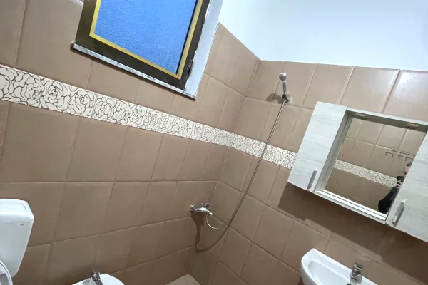 Shtepi me qera Apartament ne Tirane, 1+1, Mobilimi E mobiluar, Pagesa 35,000  Leke.