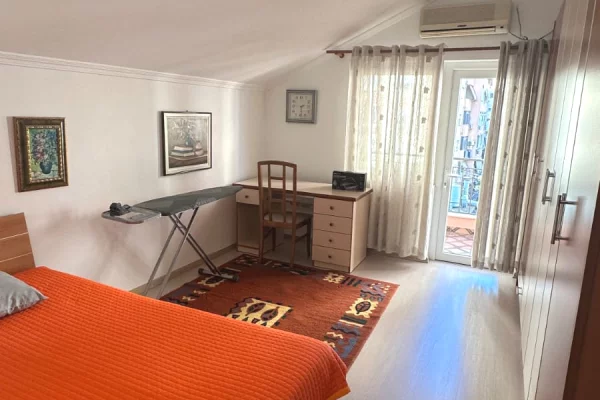 Shtepi me qera Apartament ne Tirane, 3+1, Mobilimi E mobiluar, Pagesa 85,000  Leke.