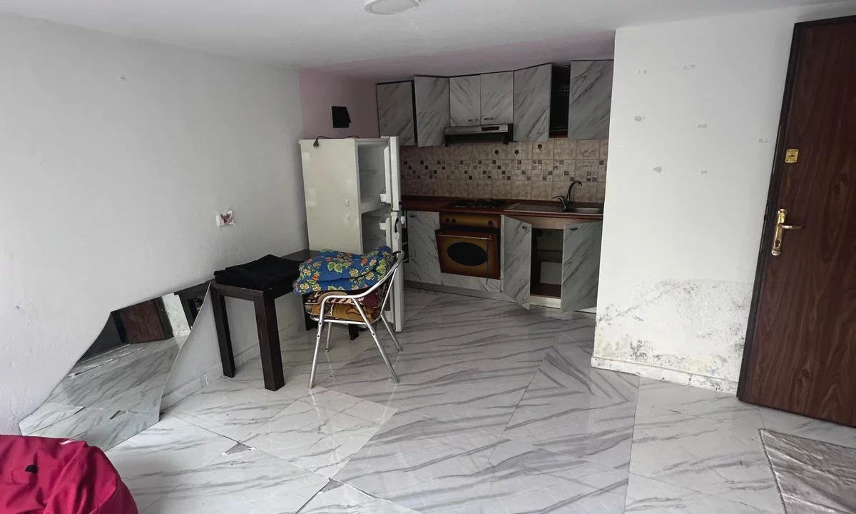 Shtepi me qera Apartament ne Tirane, Garsoniere, Mobilimi E mobiluar, Pagesa 25,000  Leke.