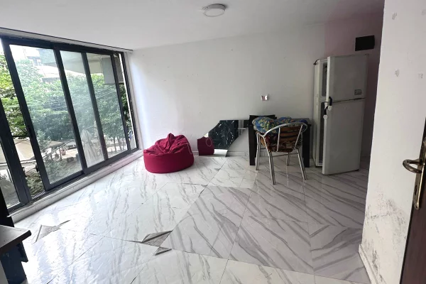 Shtepi me qera Apartament ne Tirane, Garsoniere, Mobilimi E mobiluar, Pagesa 25,000  Leke.