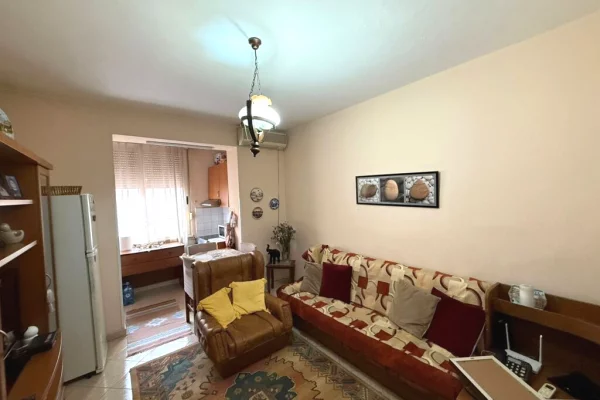 Shtepi ne shitje Apartament ne Tirane, 2+1, Mobilimi E mobiluar, Pagesa 160,000  Euro.