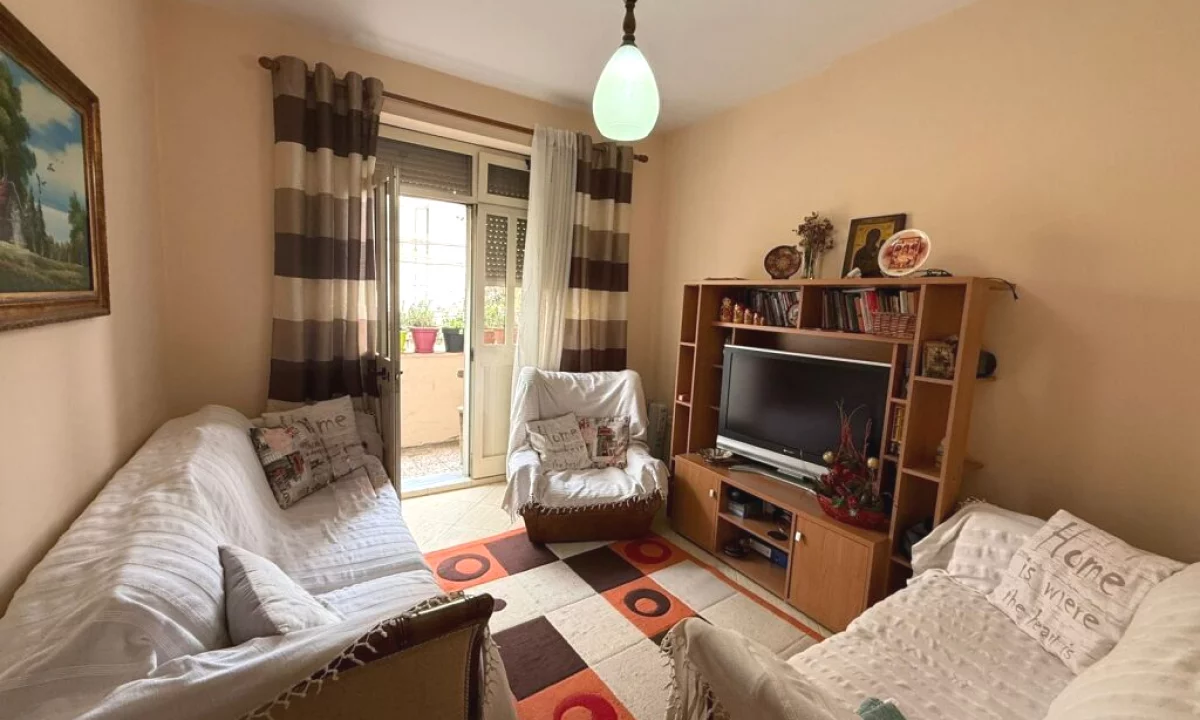 Shtepi ne shitje Apartament ne Tirane, 2+1, Mobilimi E mobiluar, Pagesa 160,000  Euro.