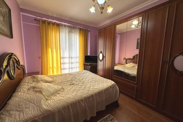 Shtepi me qera Apartament ne Tirane, 1+1, Mobilimi E mobiluar, Pagesa 50,000  Leke.
