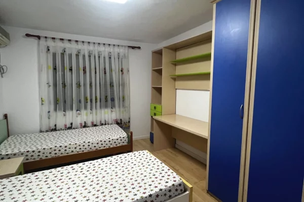 Shtepi ne shitje Apartament ne Tirane, 2+1, Mobilimi E mobiluar, Pagesa 190,000  Euro.