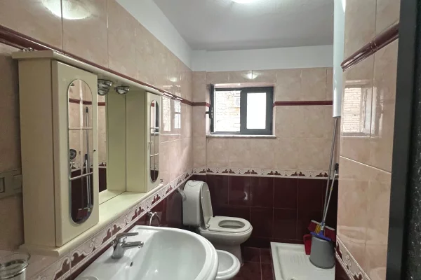 Shtepi ne shitje Apartament ne Tirane, 2+1, Mobilimi E mobiluar, Pagesa 190,000  Euro.