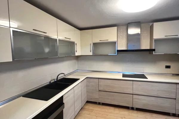 Shtepi ne shitje Apartament ne Tirane, 2+1, Mobilimi E mobiluar, Pagesa 190,000  Euro.