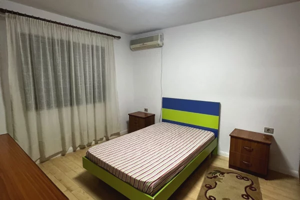 Shtepi ne shitje Apartament ne Tirane, 2+1, Mobilimi E mobiluar, Pagesa 190,000  Euro.