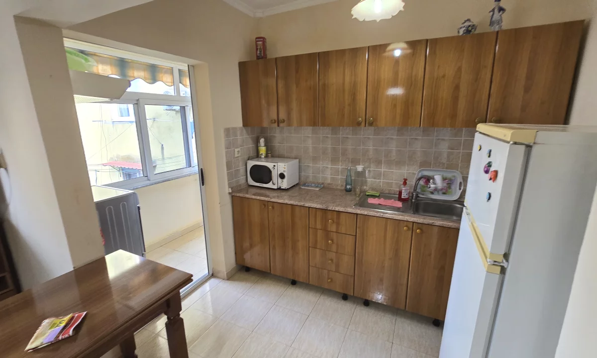 Shtepi ne shitje Apartament ne Tirane, 1+1, Mobilimi E mobiluar, Pagesa 95,000  Euro.